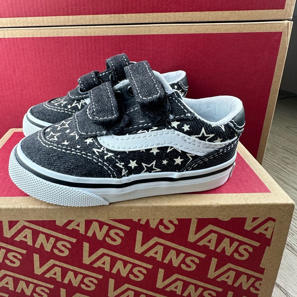 Vans Kids Black and White Star glow in the dark velcro Sneakers. New. Size 5